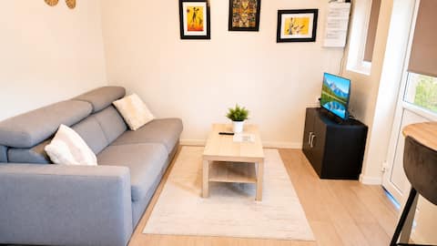 Top performing Airbnb: 25 m² outbuilding, a 3-minute walk from the RER train station in Saint Maur Des Fossés