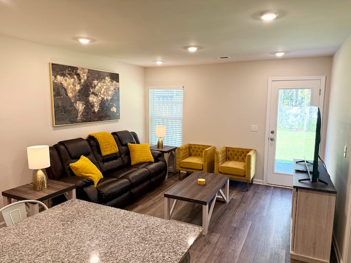 Newer 3br/2ba W/ Garage, Smart Lock, + Fenced Yard - Sumter, SC