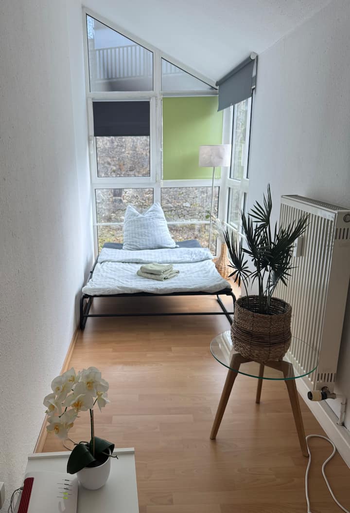 La sala de estar cuenta con un sofá cama para la tercera persona. 