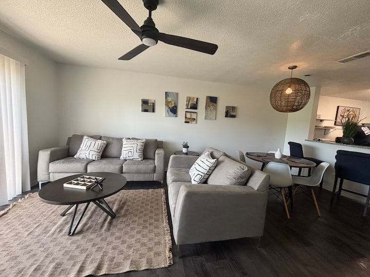 Lakeside Comfy Townhome - Titusville, FL