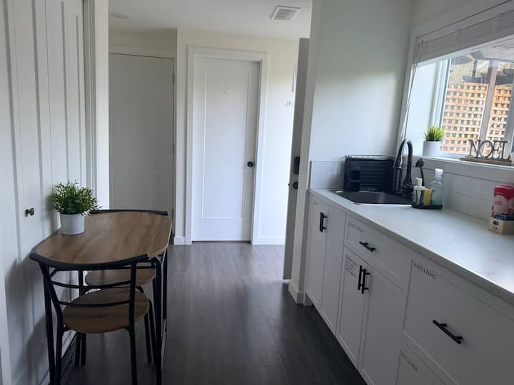 Somewhere Nice! Bright And Cozy Suite. - Nanaimo