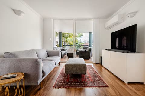 Popular Airbnb listing: 2 bed apartment with city view in Spring Hill