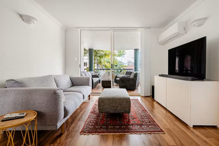 2 Bed Apartment With City View - Spring Hill