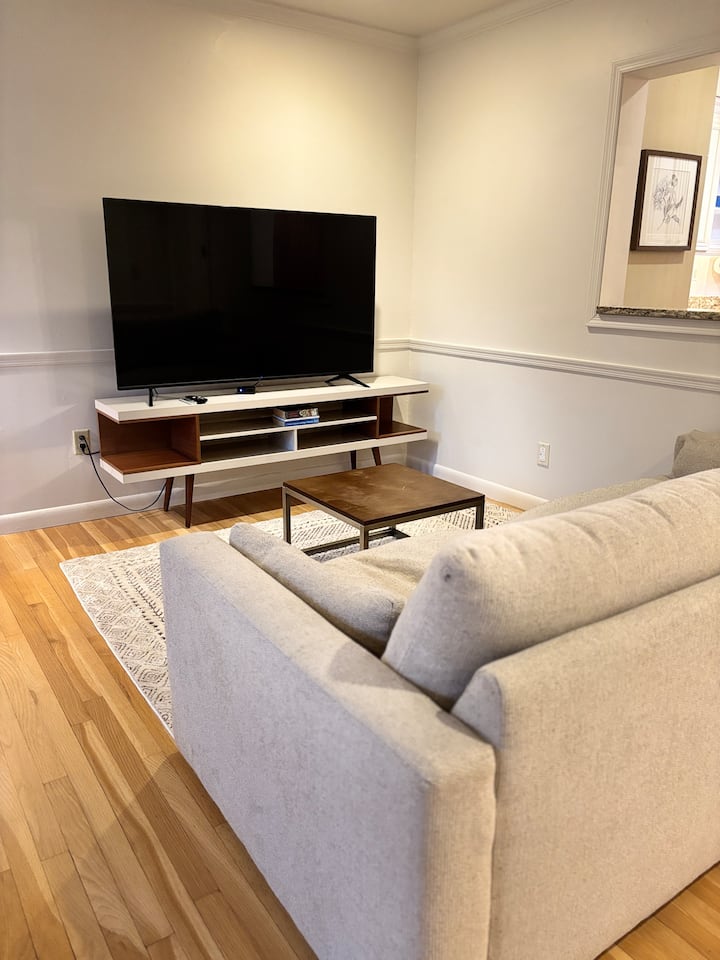 Open-plan Comfort W/ Kitchen - Manchester, NH