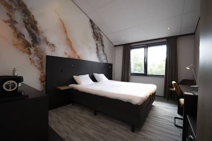 Quiet Country Escape With Modern Comfort - Zeeland