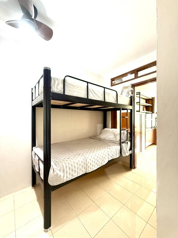 ಬೆಡ್‌ರೂಮ್ 4