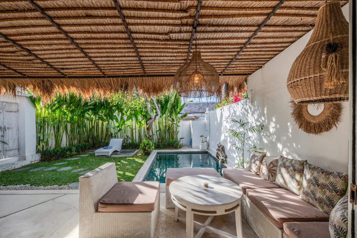 Home in Kuta Utara · ★5.0 · 2 bedrooms · 2 beds · 1 bath, Airbnb-Vergleich