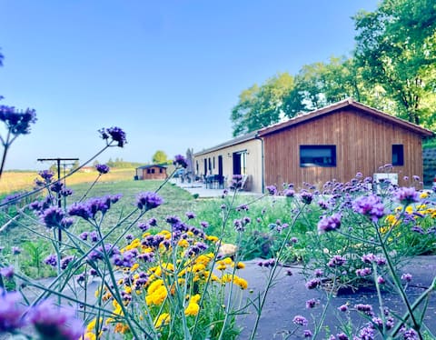 The House in the flowery prairie, Poppy cottage