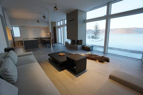 Lakefront Villa with Private 3 Open-Air Hot Spring