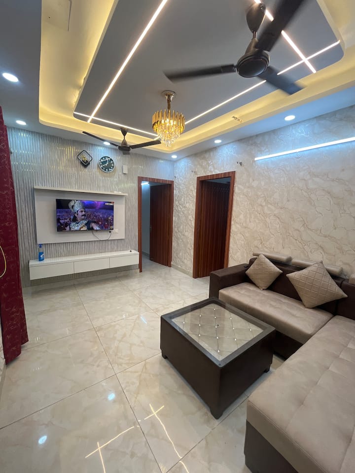 Happy Family Stay | Luxury Near Metro - Ghaziabad