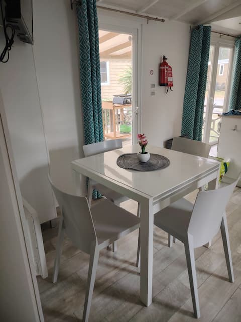 Annonce Airbnb populaire: 6-person mobile home 5-star ACM Montalivet campsite à Vendays Montalivet