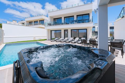 Eden Villa with jacuzzi and ocean view