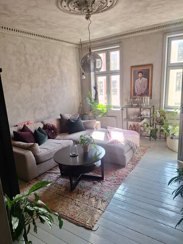 Design Loft in Heart of Town gallery image 2