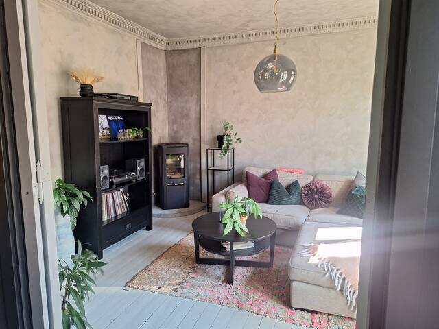 Design Loft in Heart of Town gallery image 3