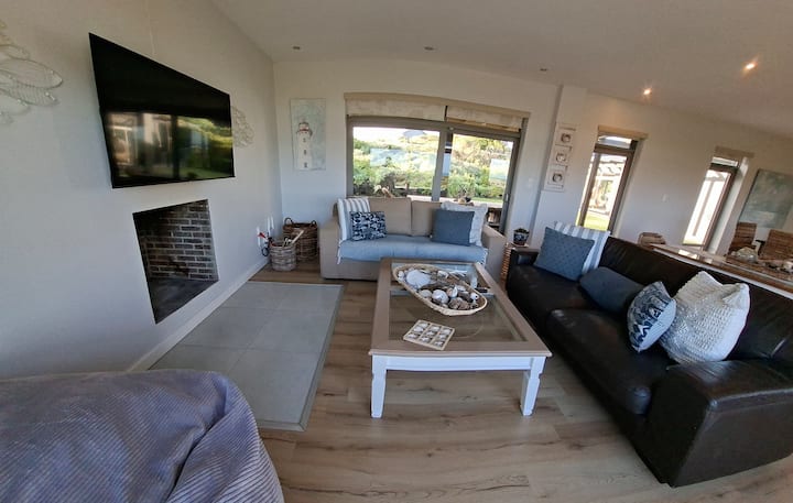 Romansbaai Beach House - 3 Bedroom - Kleinbaai