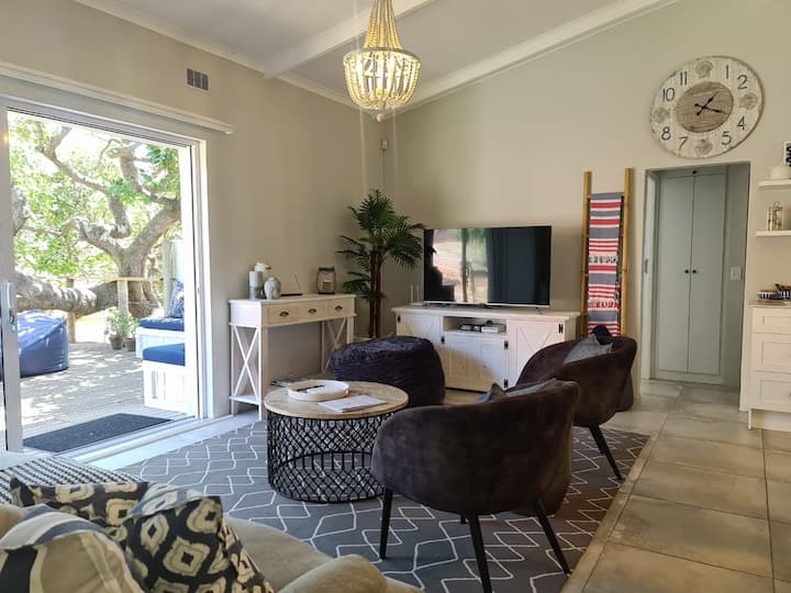 New Victoria's Place, Luxury, Cosy And Comfortable - Kenton-on-Sea