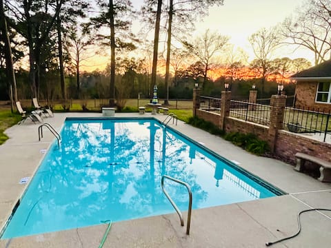 Pool Fun Relaxing - Big House in the Woods