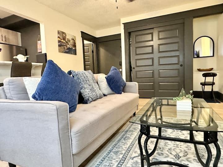 Charming Downtown Tacoma Retreat - Tacoma, WA