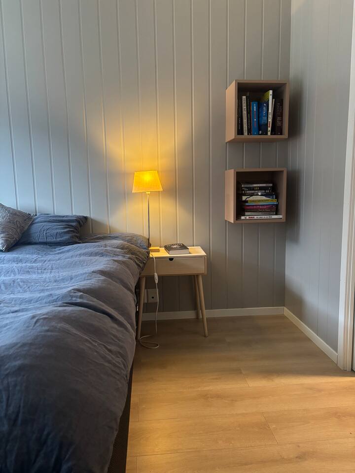 Kitanda kikubwa 180. 