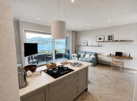 Annuncio Airbnb popolare: [180° Lake View] - New Cozy Stay a Laveno Mombello