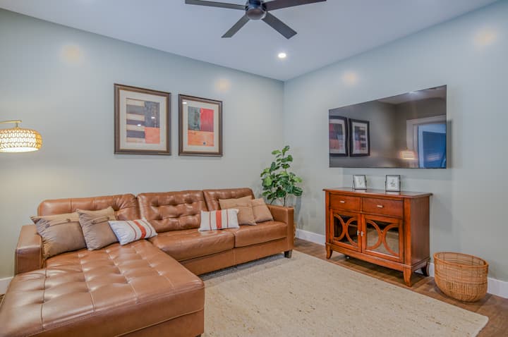 New! Adorable Cottage 10 Min To Downtown Asheville - Asheville, NC