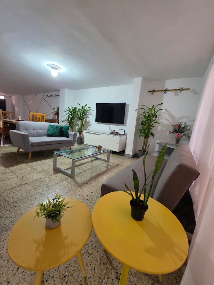 San Joaquin House 5br In Laureles Medellin - Medellín