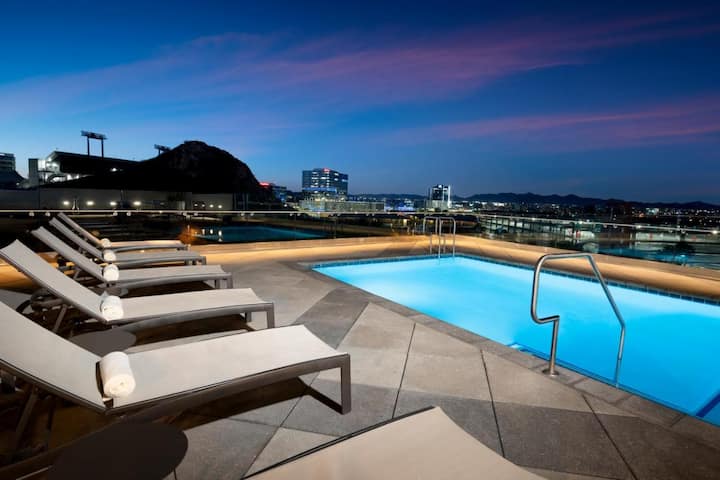 Walk To Asu! Modern Stay, Free Breakfast - 3 Units - Phoenix, AZ