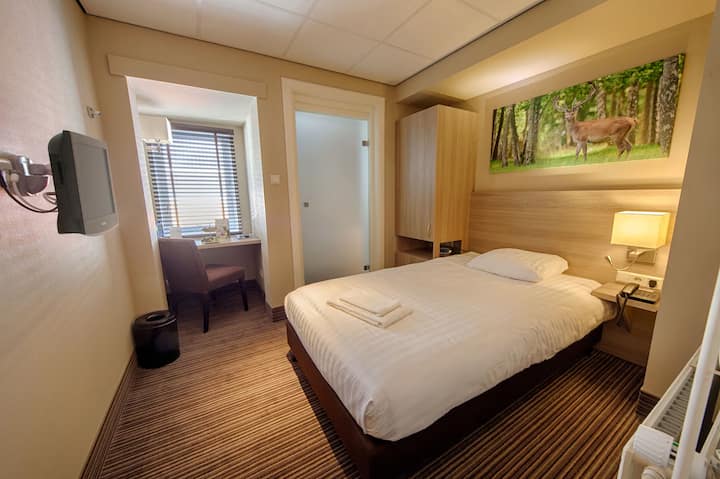 Comfortable Stay! Onsite Parking And Dining! - Apeldoorn