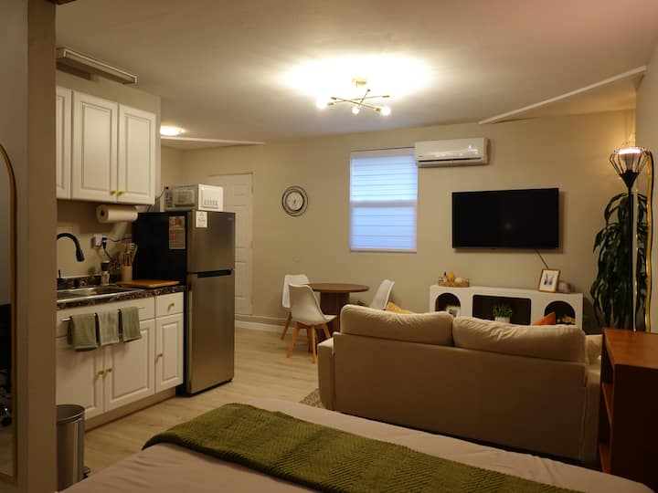 San Diego-chic "Le Bohème" Studio-apartment - National City, CA