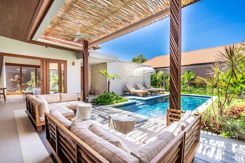 Beachside luxury villa living in Sanur
