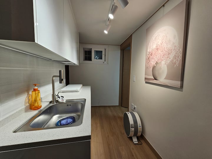 [4 Room, 2 Bathroom] Jungrang Station Daonjae - Seoul