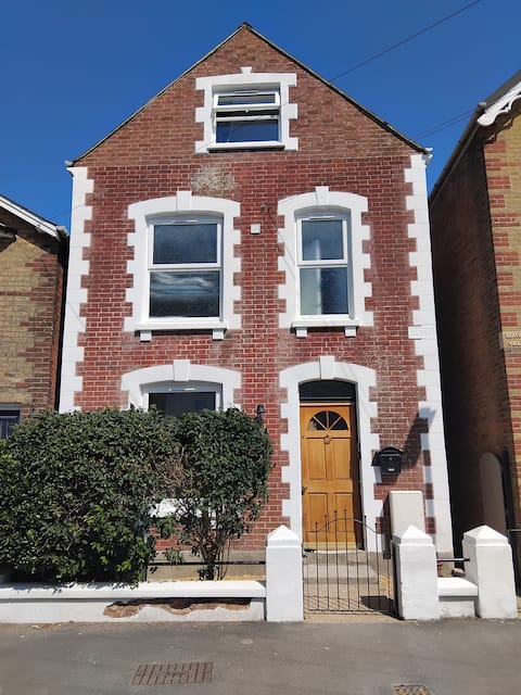 Cowes Central - Detached, 10 Guests, 200m to town