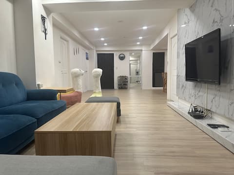 3 min walk from Taipei 101/MRT/Taipei World Trade Center/Xinyi Department Store District/Spacious an