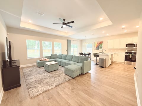 Top Airbnb: Cozy Family & Friends Home in Ensley