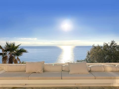 VillaMessadaParos 1stline on the sea swimming pool