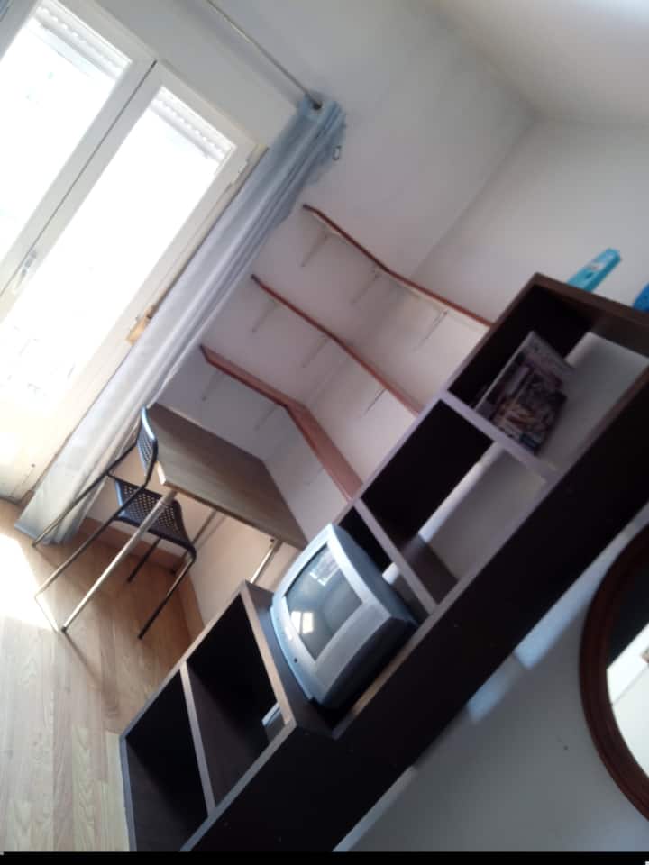 Habitación Con Balcón Y Cocina - Valladolid