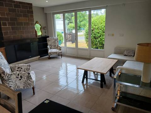Successful Airbnb property: House between lake and ocean. Starry house in Lacanau