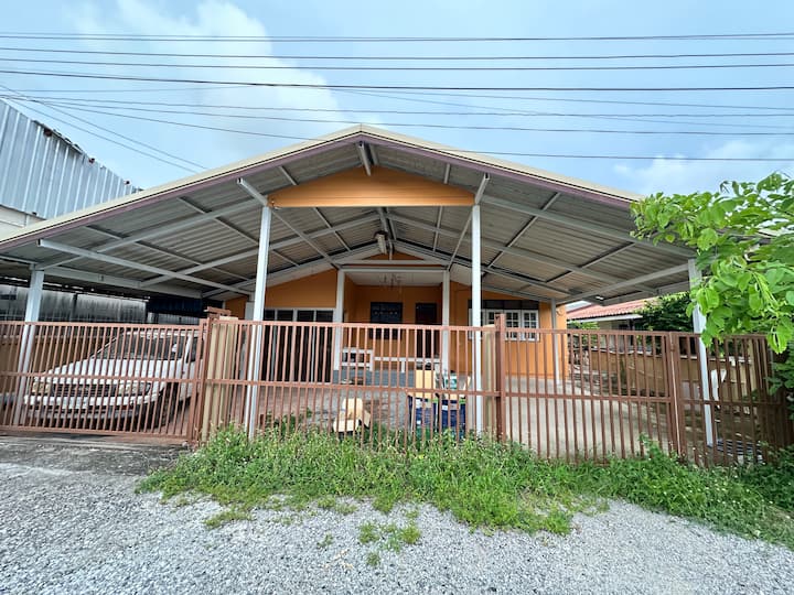 3 Br House Nearby Pmy Beach - Rayong