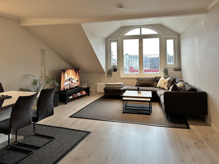 Top Floor Apt W/ View Of Grieghallen – Sleeps 7 - Bergen