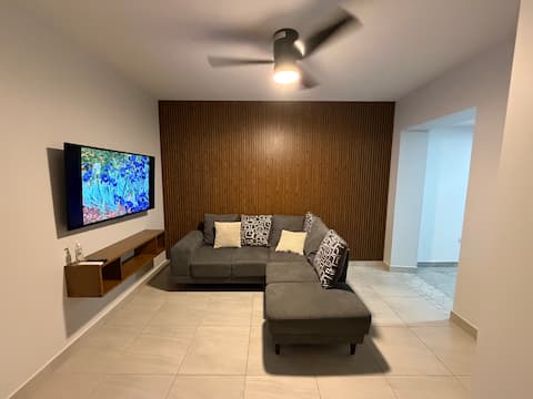 House 5 minutes from the airport.