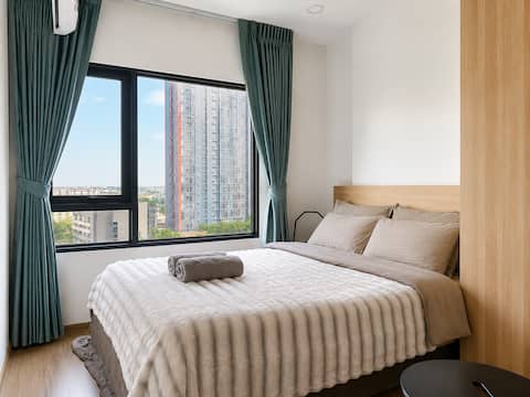 Brand new 1BR+Den with Free Parking