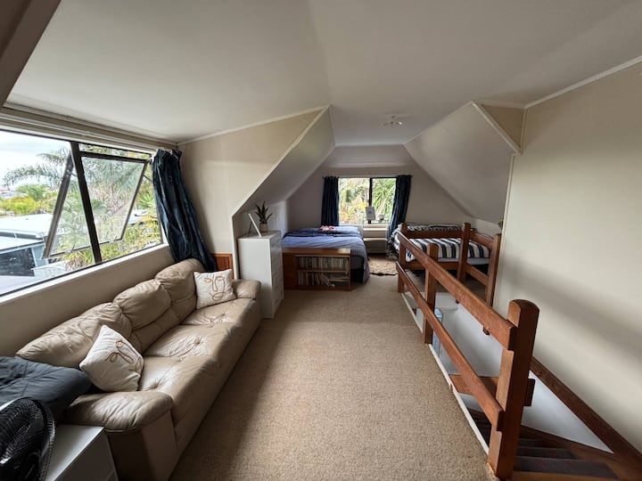 Ten en cuenta que esta habitación comparte un espacio con el hueco de la escalera