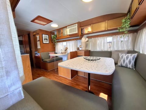 Anúncio popular: Vintage RV in the Heights: Hot Tub and Unique View em Paraisópolis