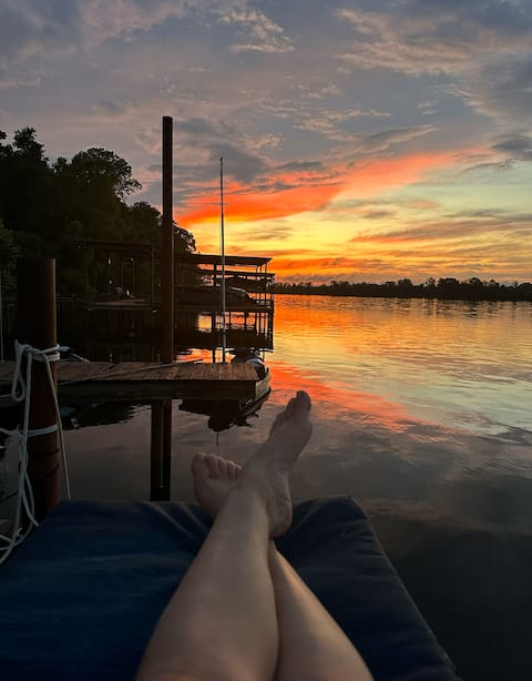 “Pickwick Lake Cottage” w/pier