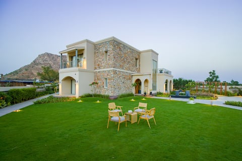 2BHK Escape W/ Pool, Garden & Outdoor Bar