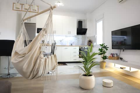 Popular Airbnb listing: Modern Apartment in the Center in Δήμος Δράμας