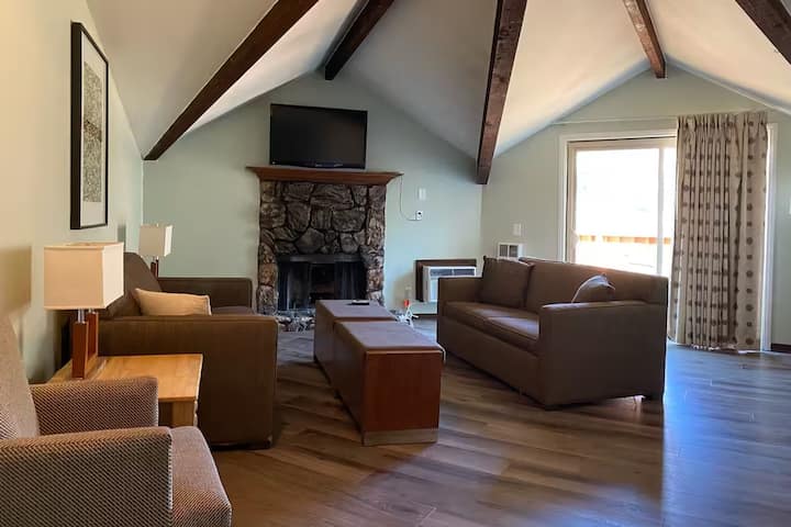 Hiking Retreat! King Suite W/ Free Parking! - Mount Charleston, NV