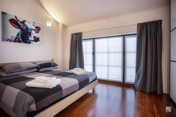 Bračni krevet (širine 180x200).