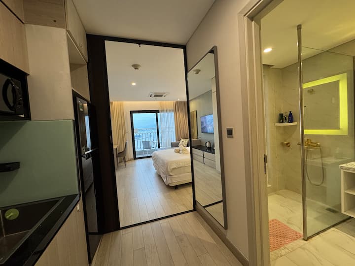 Premium Luxury 5-star Studio - Stunning Ocean View - Da Nang