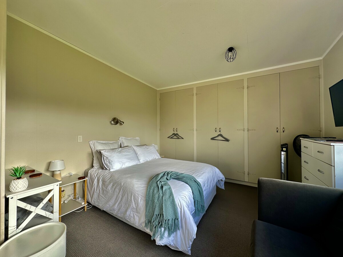 Top Airbnb: RJ’s on Okahu in Te Hiku